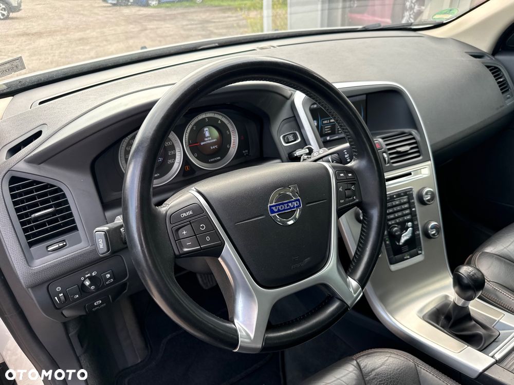 Volvo XC 60 D4 Momentum - 22