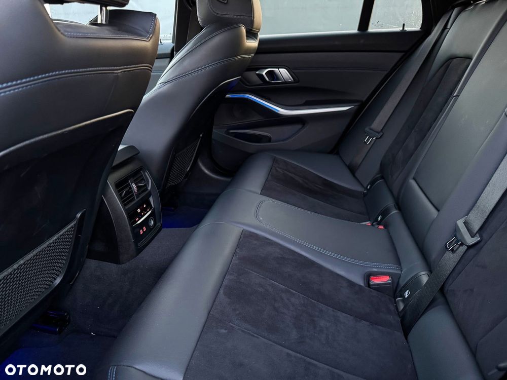 BMW Seria 3 320d Touring xDrive M Sport - 26