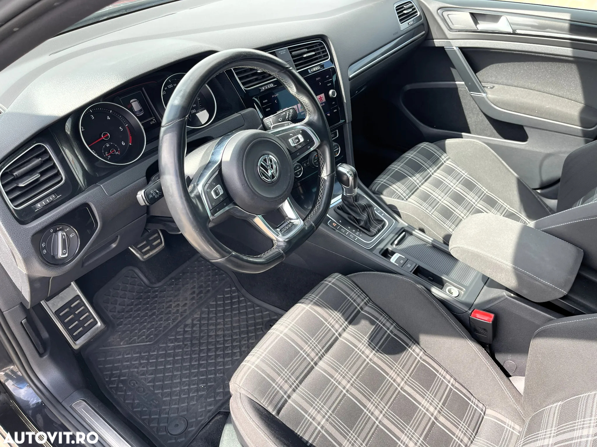 Volkswagen Golf 2.0 TDI DPF BMT DSG GTD - 9