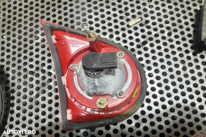 Lampa / Tripla stop dreapta pe hayon 1K6945094E 1K6945094E Volkswagen - 2