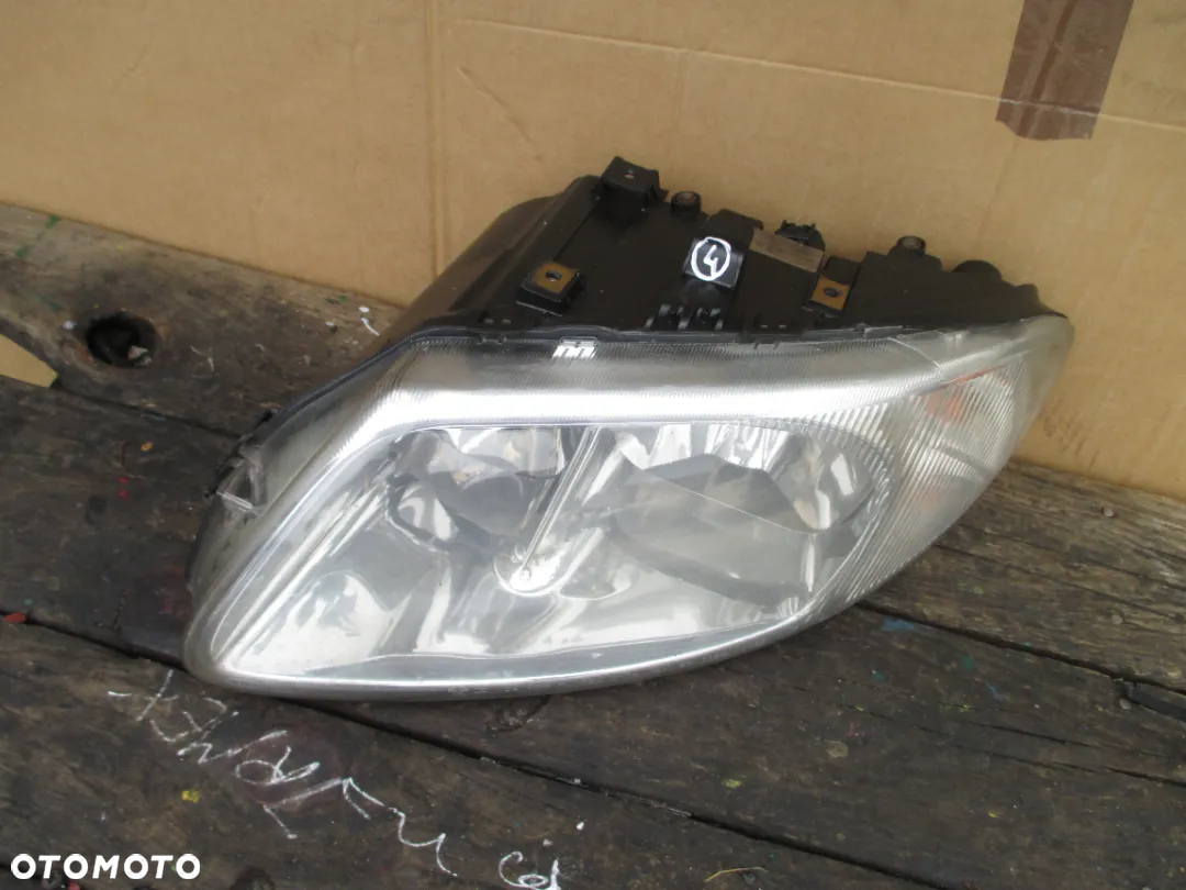 Lampa lewa CHRYSLER VOYAGER zkw europa - 2