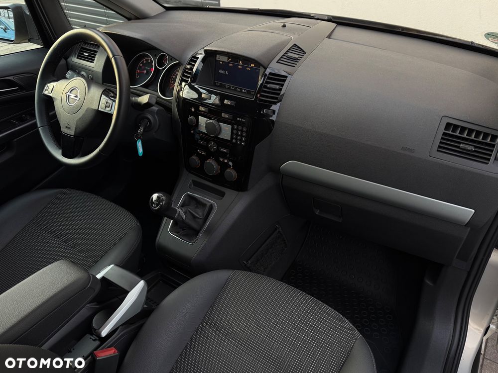 Opel Zafira 1.8 Enjoy - 27