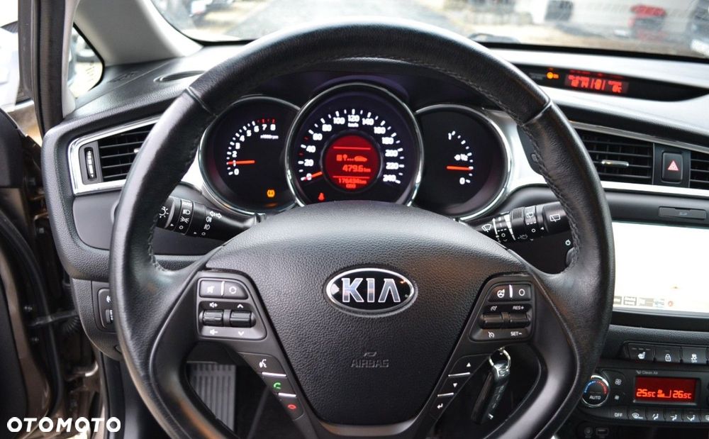 Kia Ceed 1.6 GDI ISG Dream-Team Edition - 23