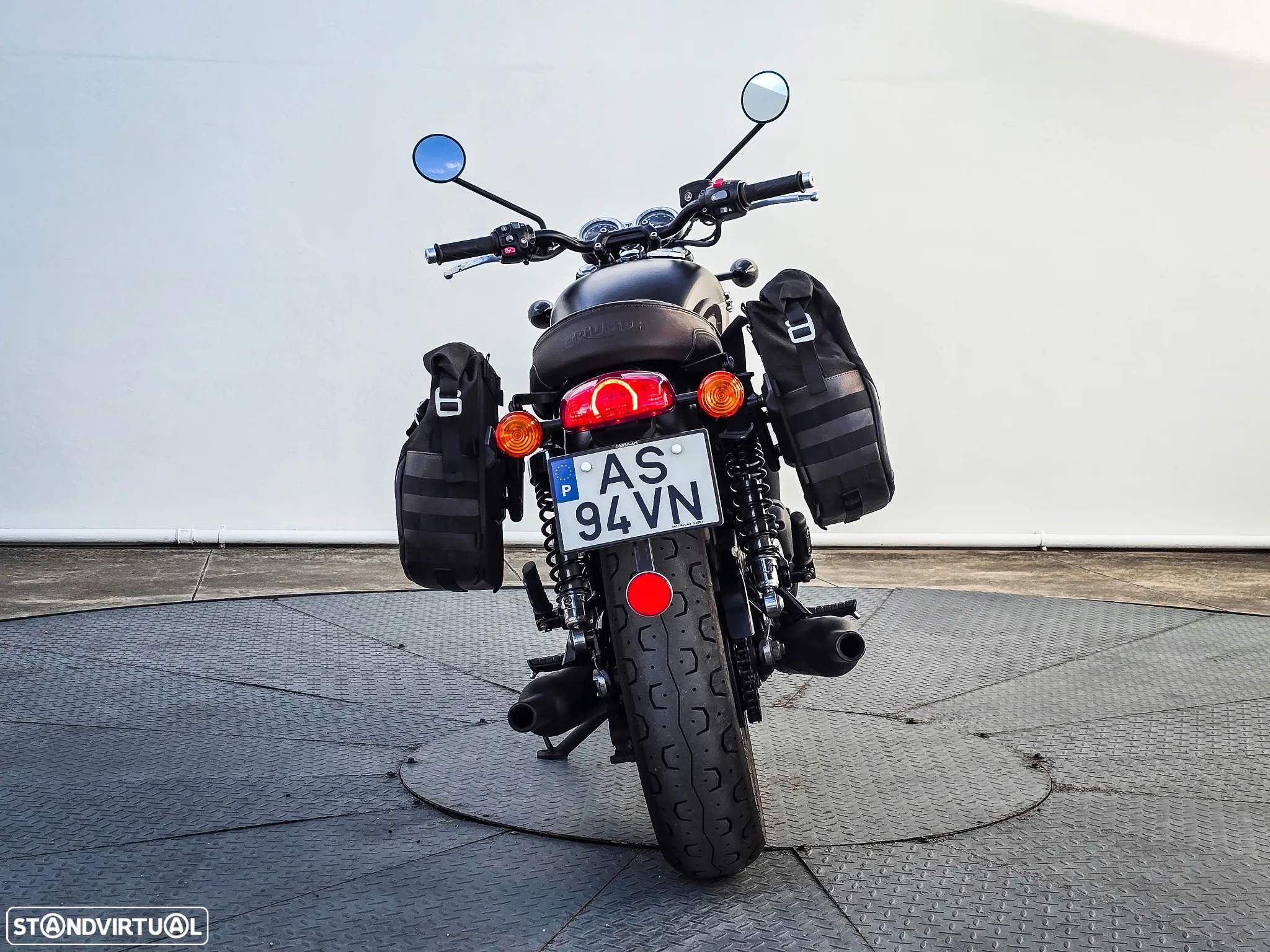 Triumph Bonneville T120 Black - 5