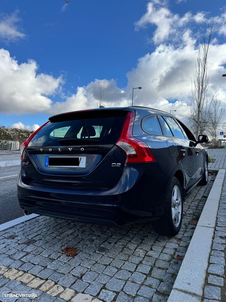 Volvo V60 2.0 D2 Kinetic - 3