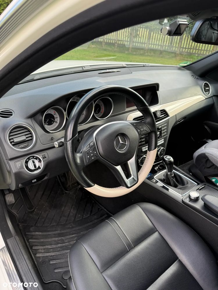 Mercedes-Benz Klasa C 180 CGI BlueEff Avantgarde - 18