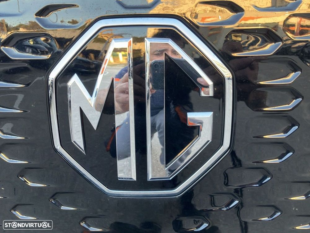 MG ZS EV 72.6 kWh Luxury OBC 11 kW - 19