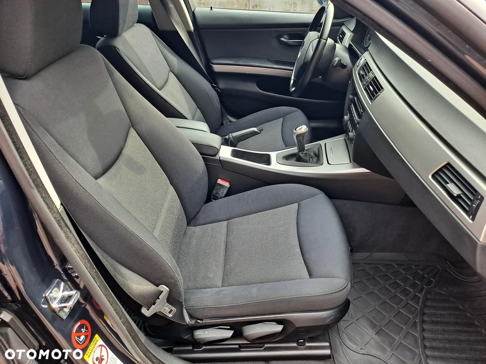 BMW Seria 3 320i - 9