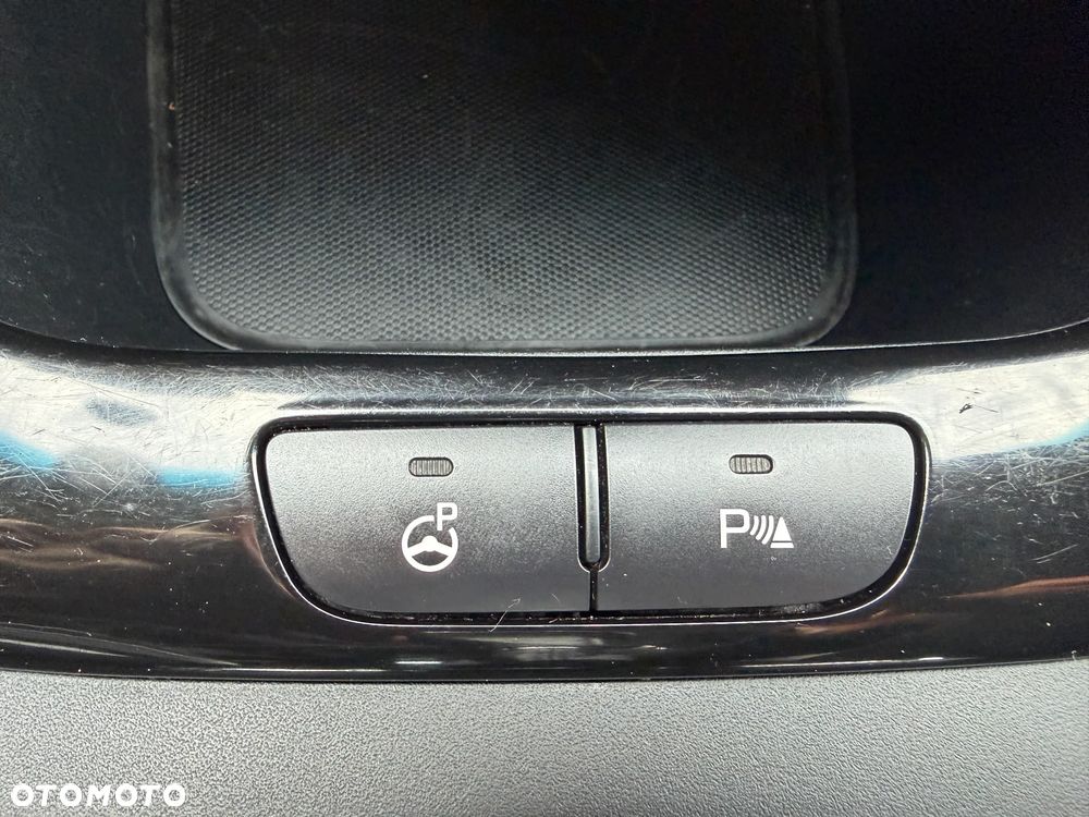 Kia Ceed 1.6 GDI DCT Platinum Edition - 24