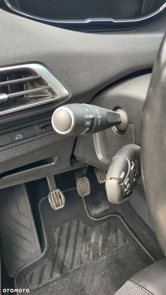 Peugeot 5008 1.6 BlueHDi Allure 7os - 18