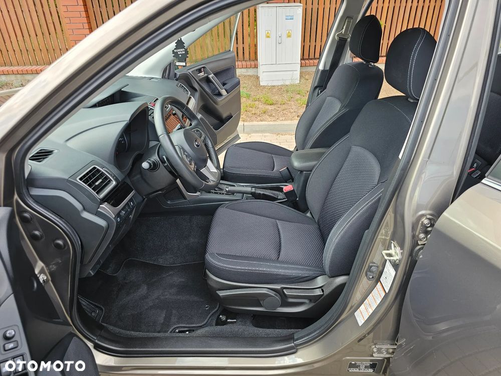 Subaru Forester 2.0 i Exclusive Lineartronic - 10