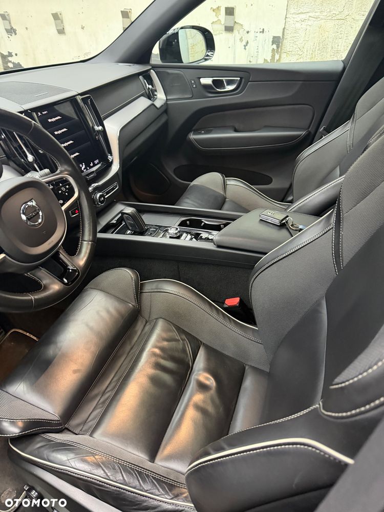 Volvo XC 60 T8 Twin Engine AWD Geartronic RDesign - 18