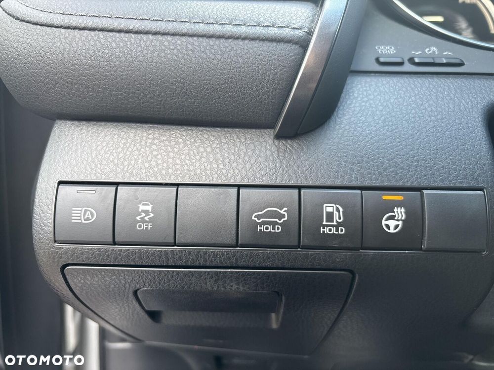 Toyota Camry 2.5 Hybrid Executive CVT - 18