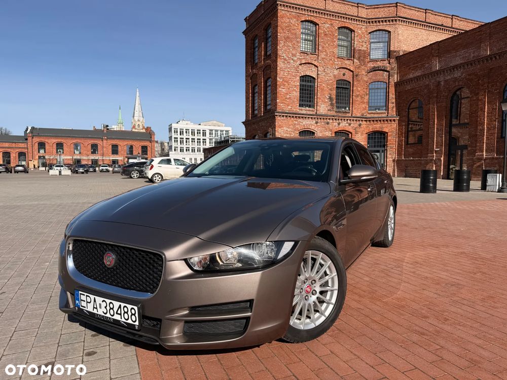 Jaguar XE 2.0 D Pure - 5