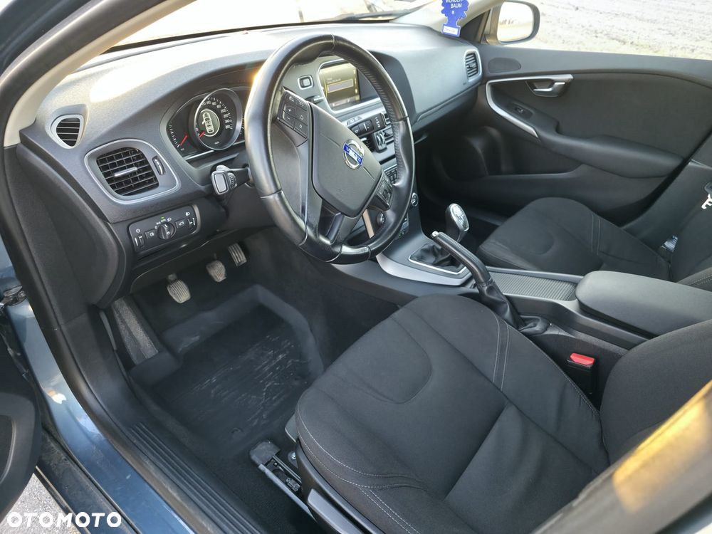 Volvo V40 D2 - 10