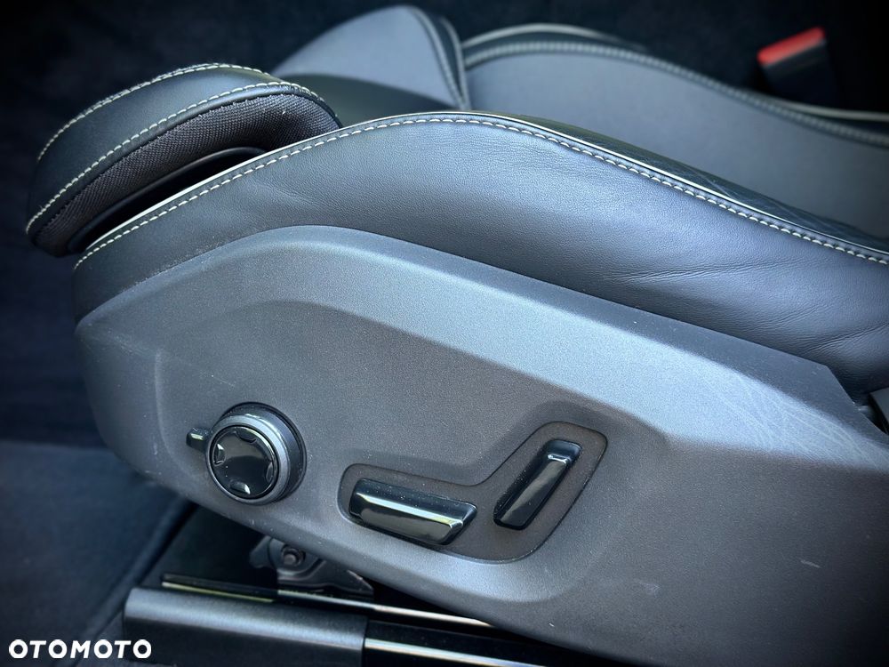 Volvo XC 60 T8 AWD Recharge Ultimate Black Edition - 25
