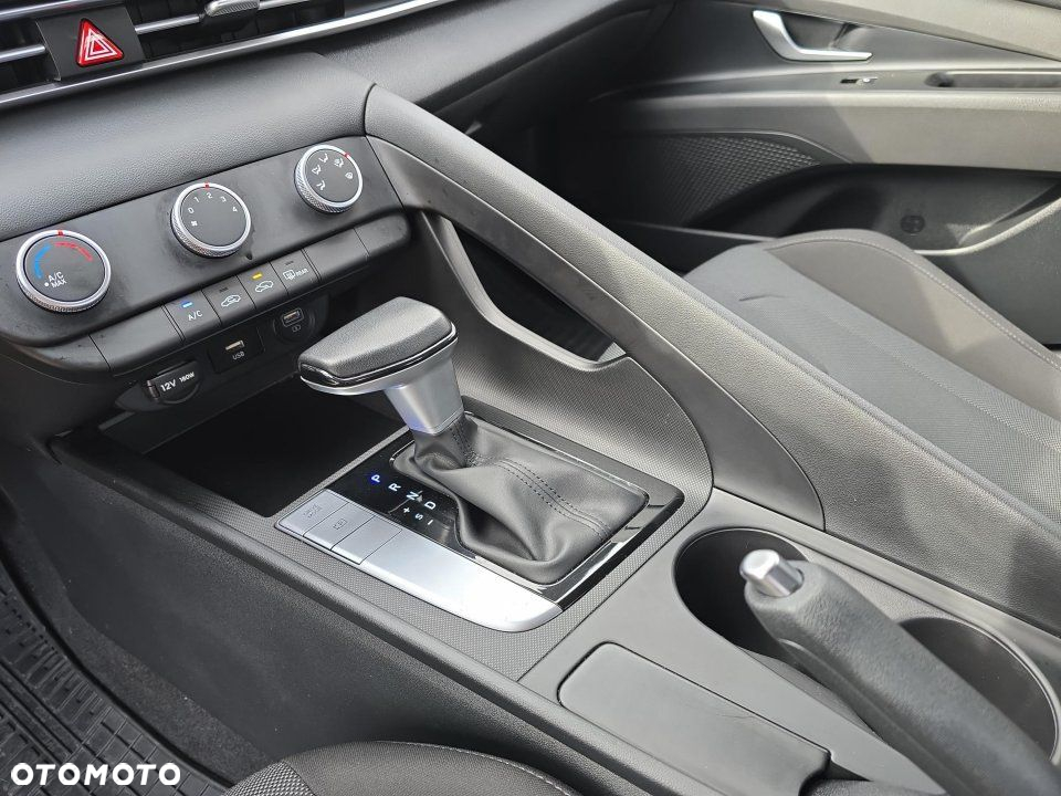 Hyundai Elantra - 15