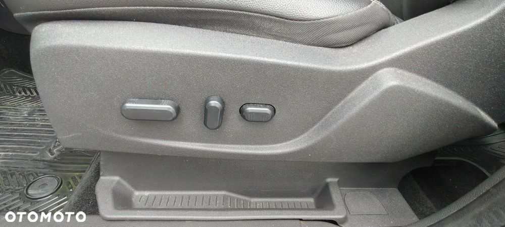Ford Kuga - 17