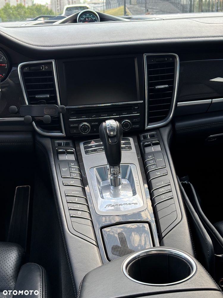 Porsche Panamera 4S - 23