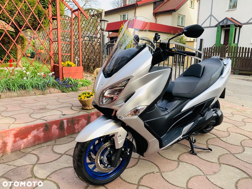 Suzuki Burgman - 4