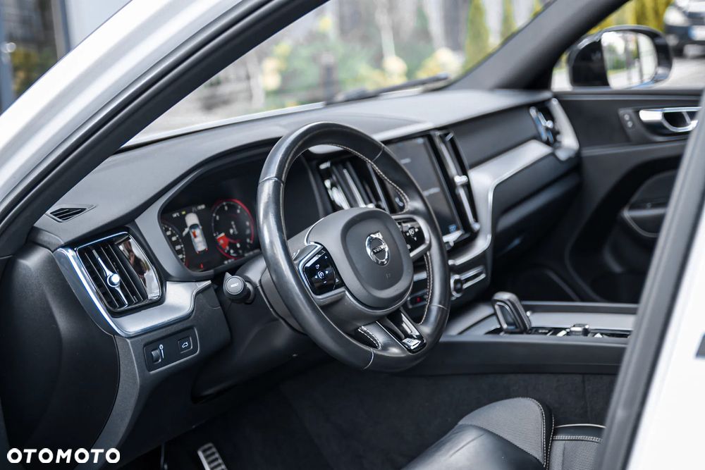 Volvo XC 60 B4 D AWD R-Design - 9