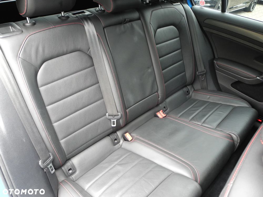 Volkswagen Golf - 24