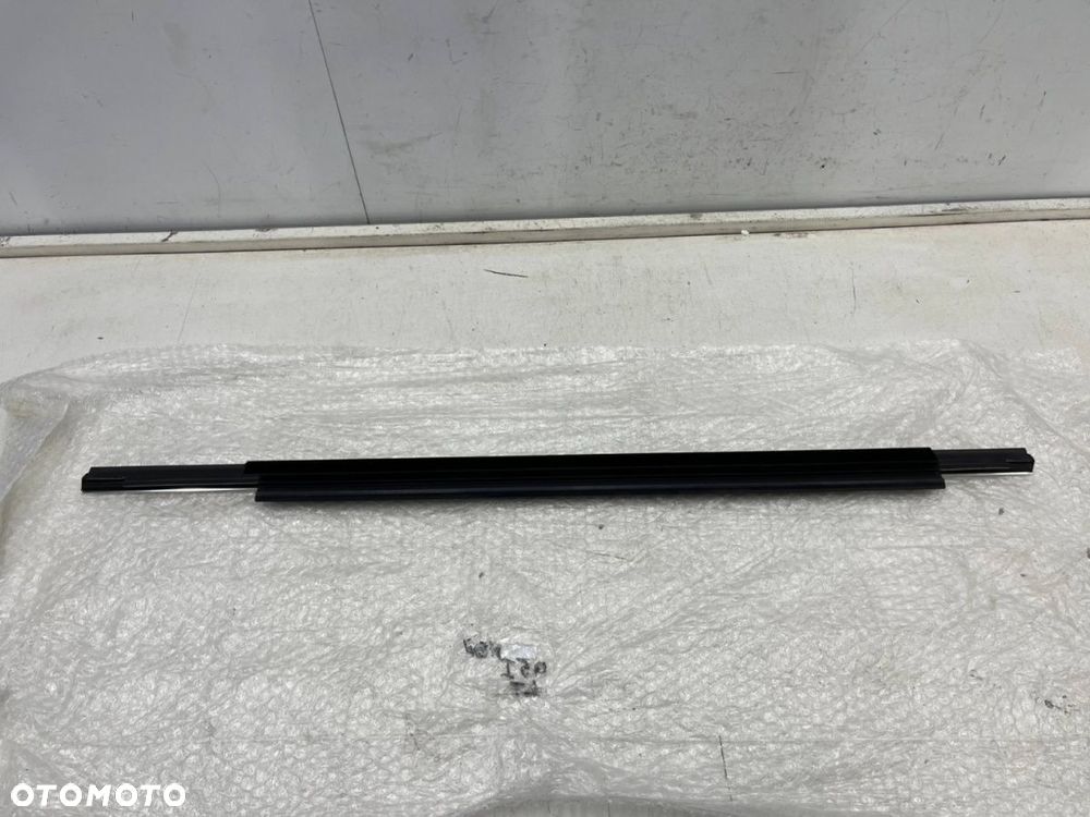 Listwa Audi Q5 I 8R 08-16r. NOWA lewa tylna zgarniająca uszczelka zewnętrzna szyby drzwi CHROM - 6