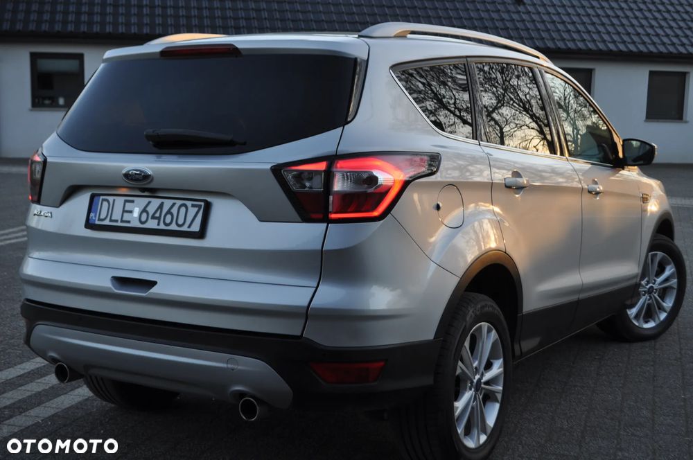 Ford Kuga 2.0 TDCi 2x4 Titanium - 10