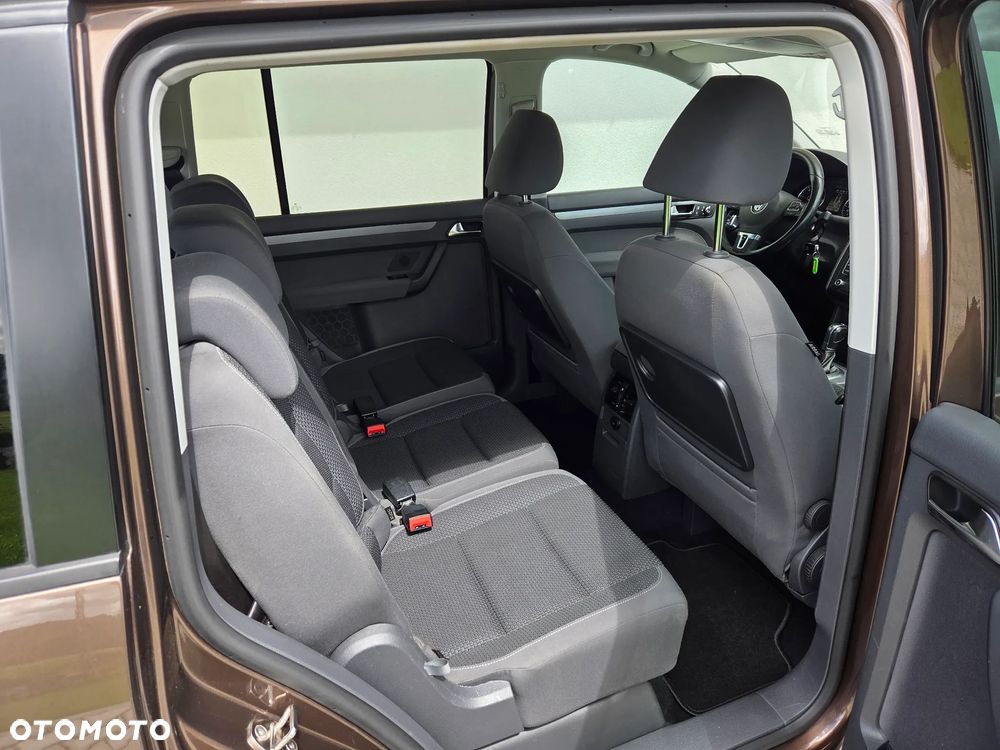 Volkswagen Touran - 12