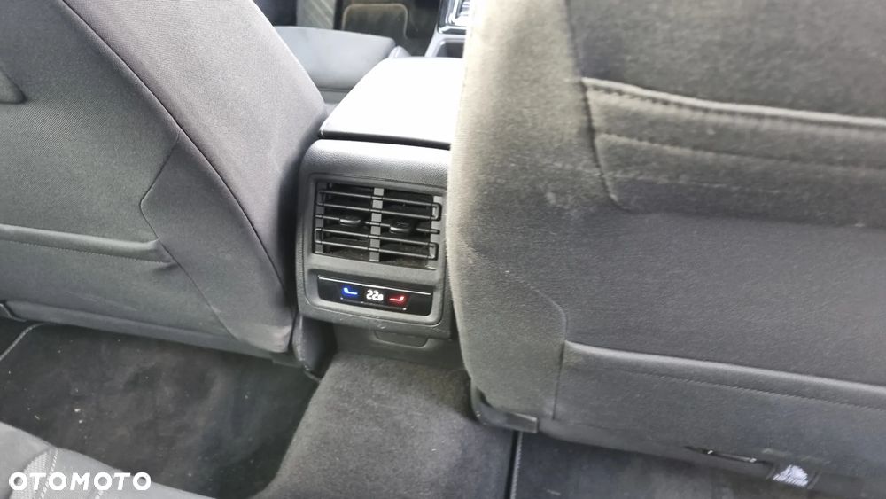 Volkswagen Golf VIII 2.0 TDI Style DSG - 23