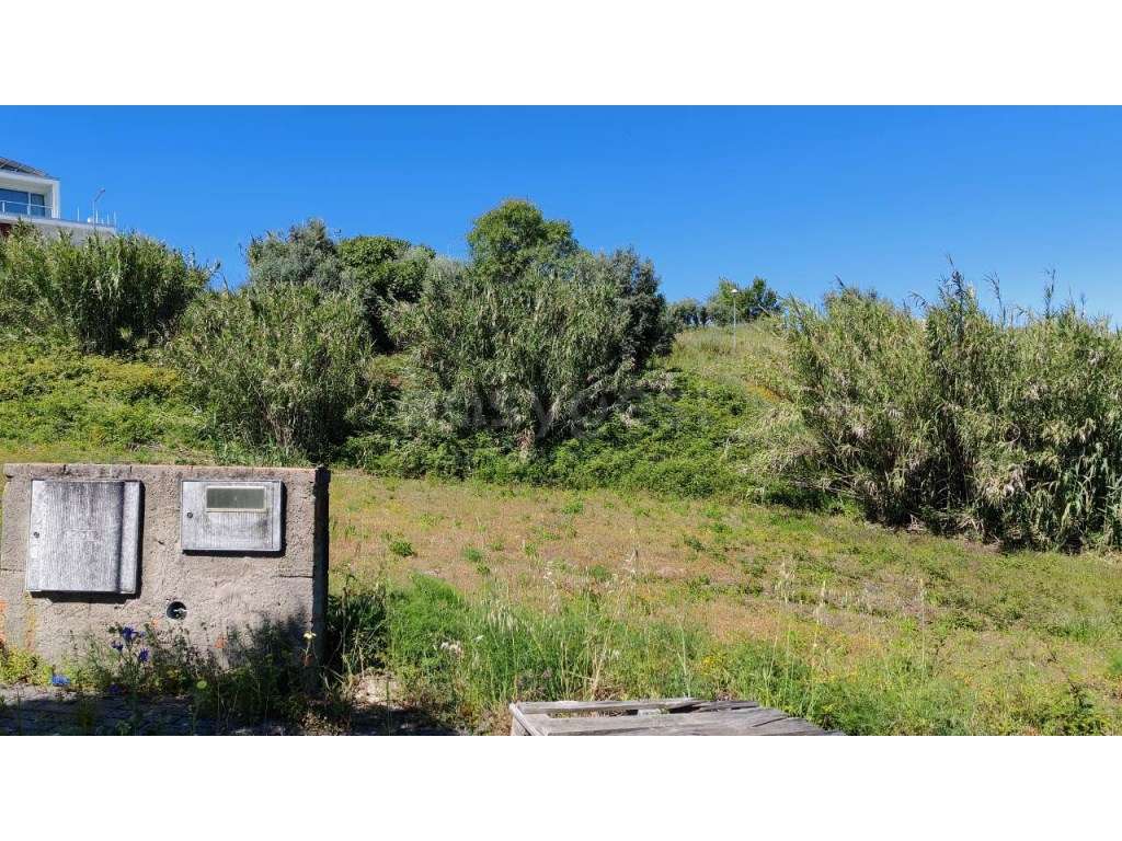 Lote habitacional localizado perto de serviços e comércio - Grande imagem: 2/9