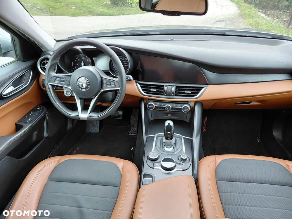 Alfa Romeo Giulia 2.2 AT8 Executive - 20