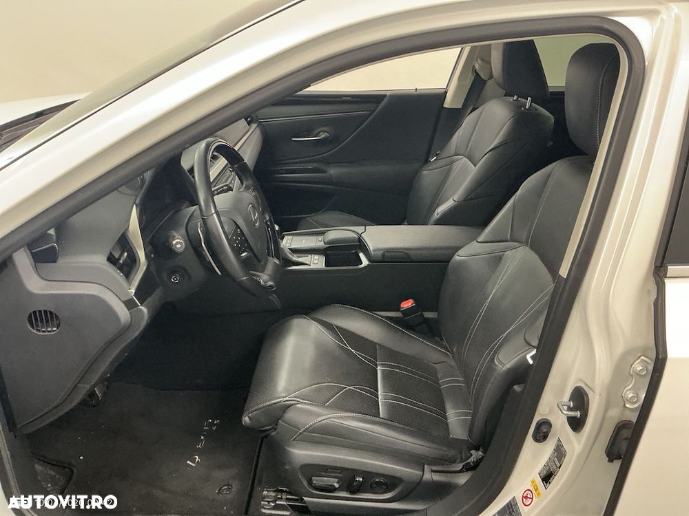 Lexus Seria ES 300h Executive - 12