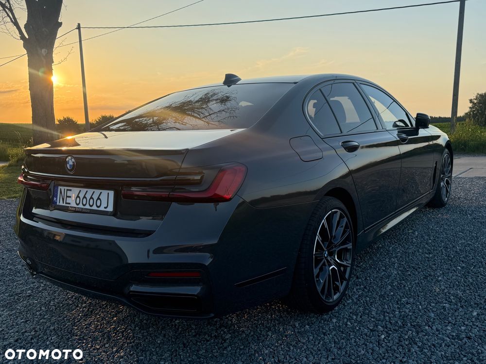 BMW Seria 7 750i xDrive sport - 38