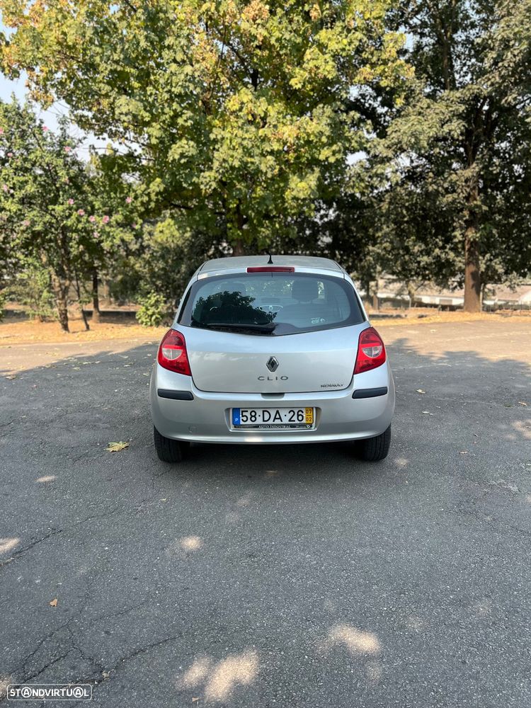 Renault Clio 1.2 16V Confort - 7