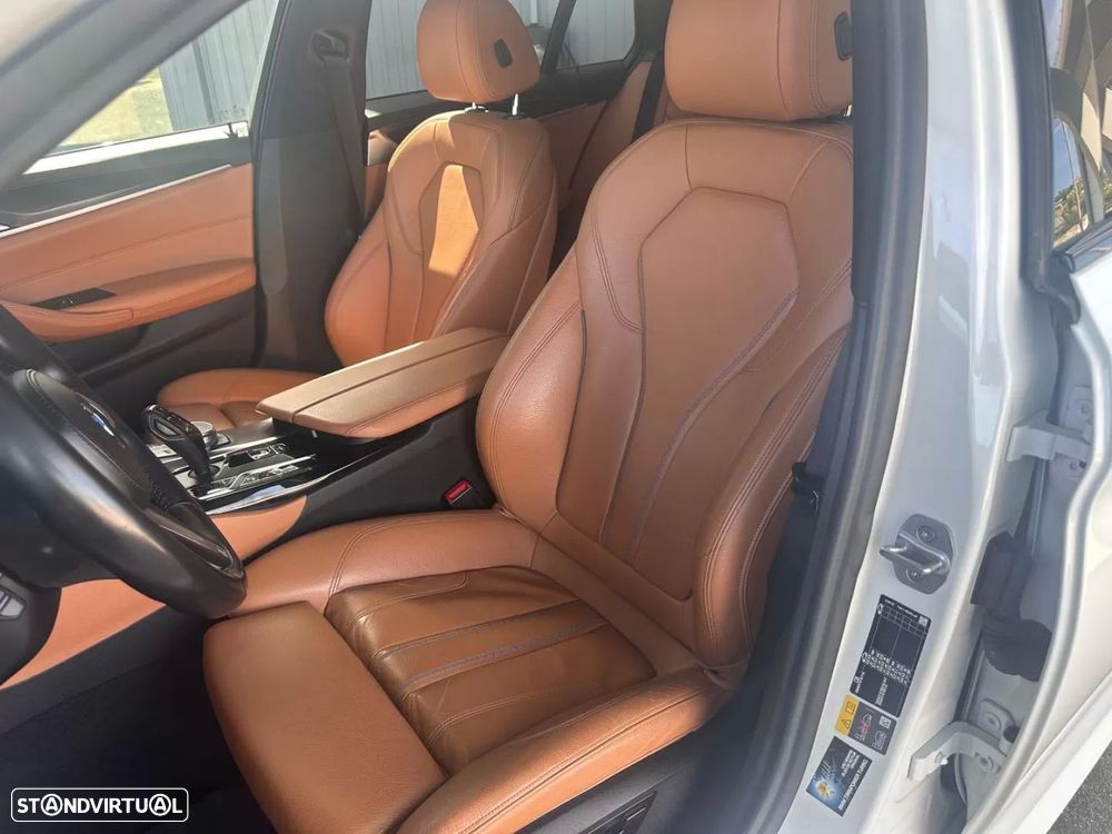 BMW 530 e Pack Desportivo M - 13