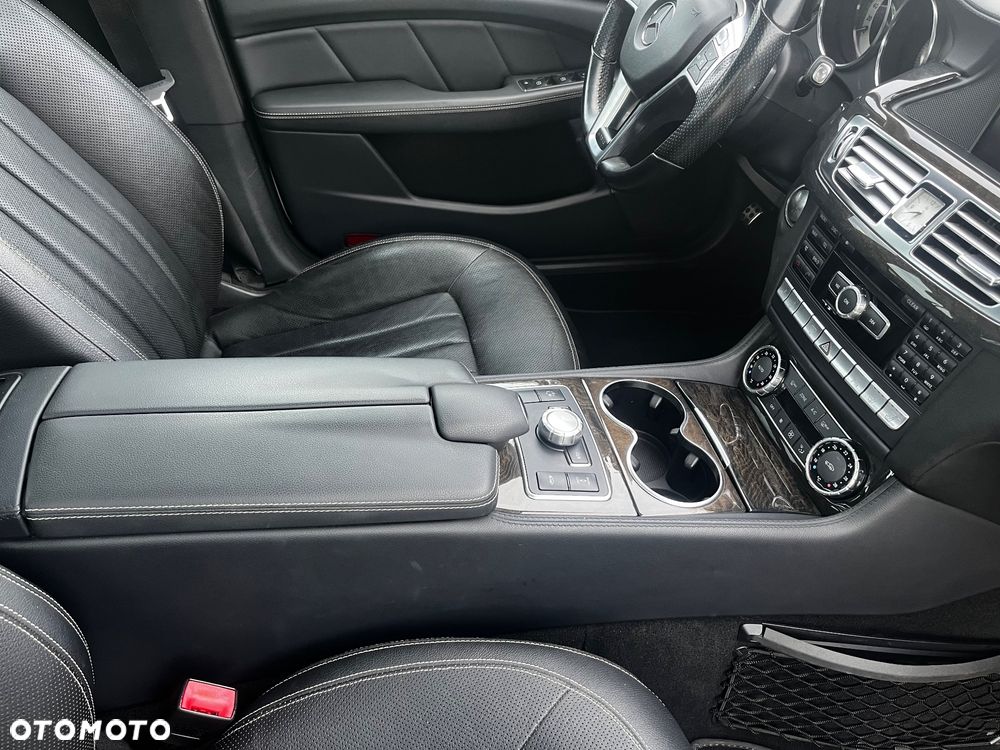 Mercedes-Benz CLS 500 4Matic 7G-TRONIC - 22