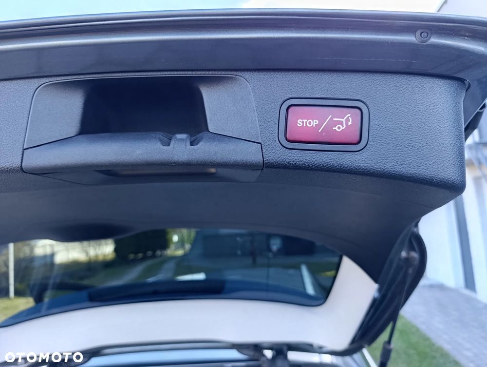 Mercedes-Benz Klasa C 300 d 9G-TRONIC - 19