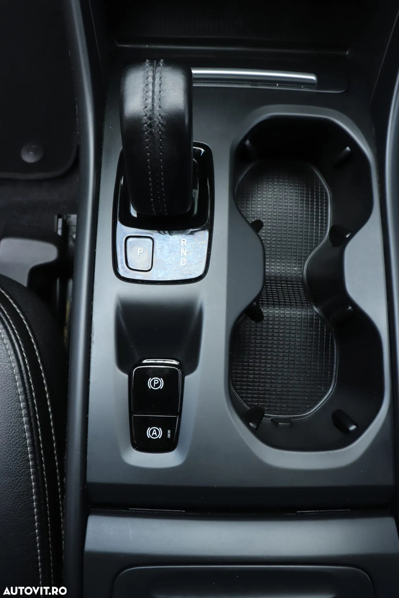 Volvo XC 40 D3 AWD Momentum - 27
