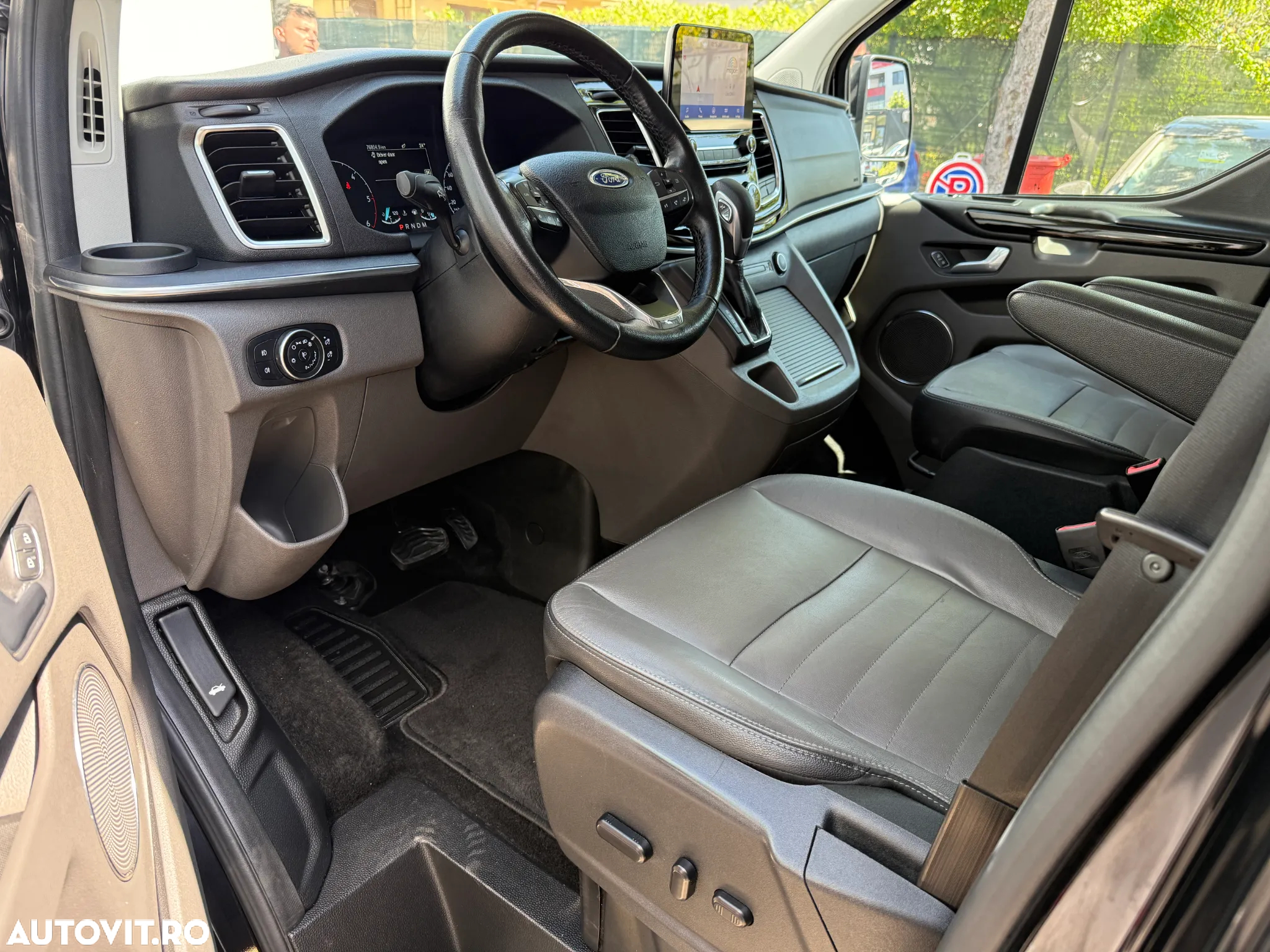 Ford Tourneo Custom Bus 320 2.0 EcoBlue 185 CP L2H1 Titanium Aut. - 8