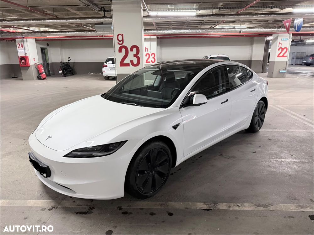 Tesla Model 3 - 4