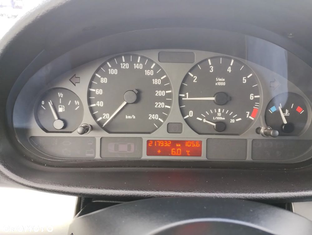 BMW Seria 3 318i - 15