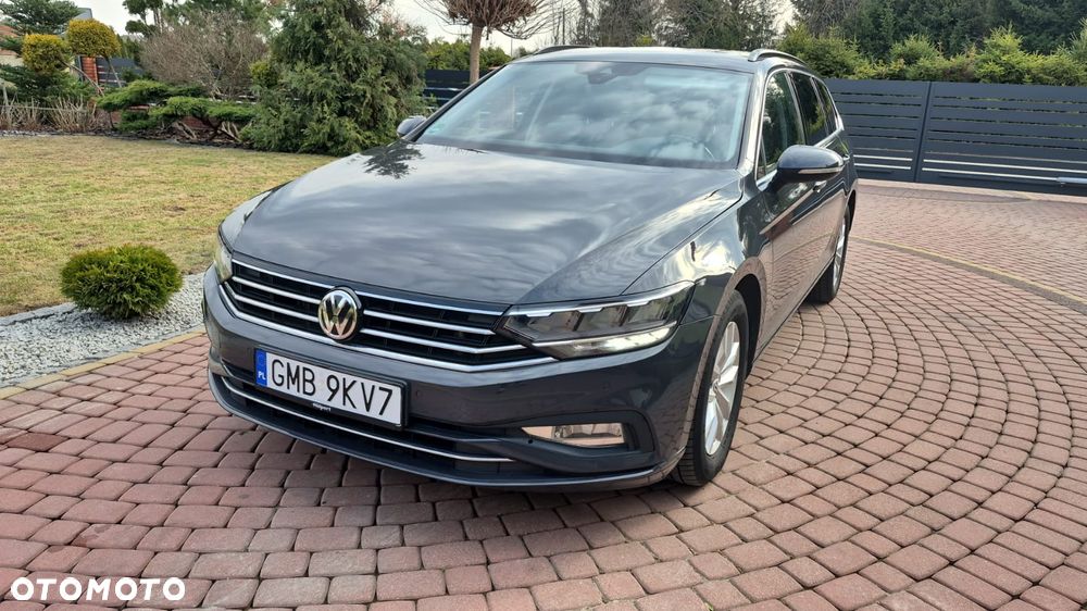 Volkswagen Passat - 1