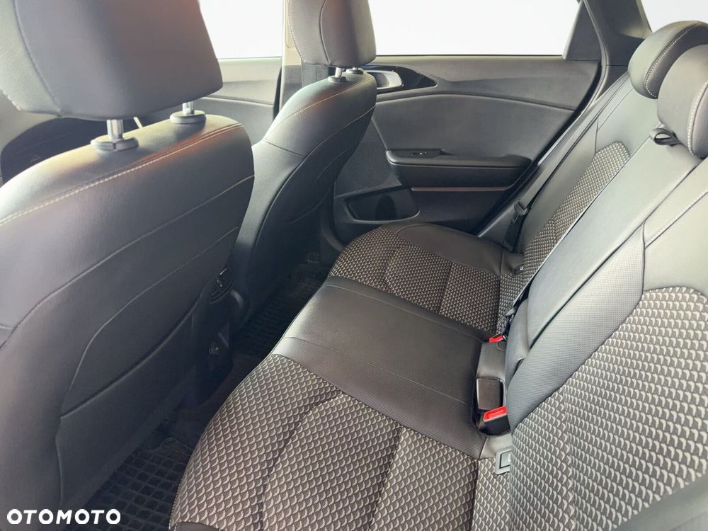 Kia Ceed - 13