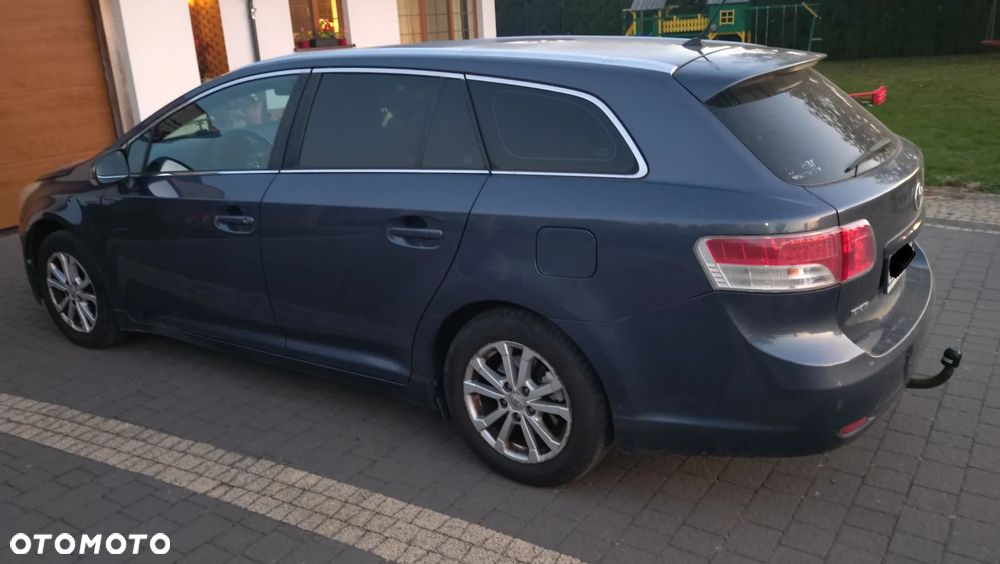 Toyota Avensis - 12