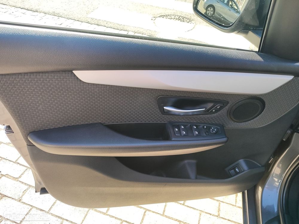 BMW 216 Gran Tourer d Auto - 13