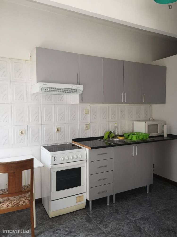 Apartamento com 1 quartos - localizado em Paranhos Porto - Grande imagem: 5/11