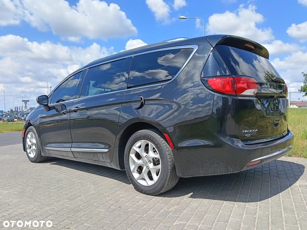 Chrysler Pacifica - 4