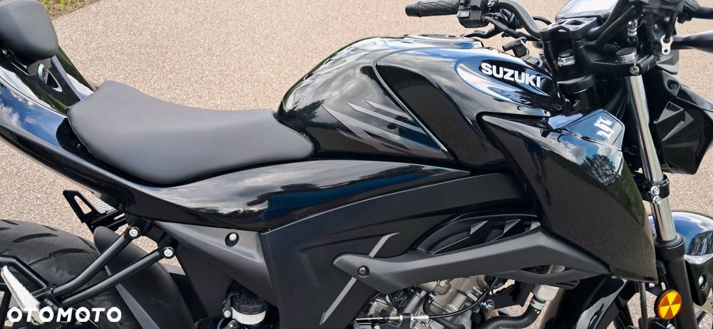Suzuki GSX - 12
