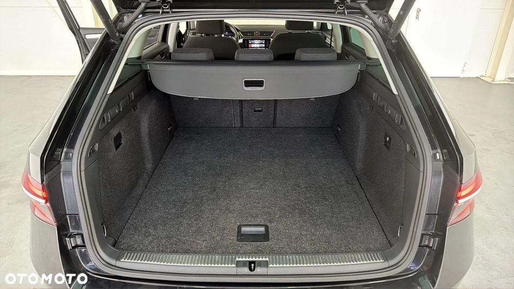 Skoda Superb 2.0 TDI SCR Ambition DSG - 17
